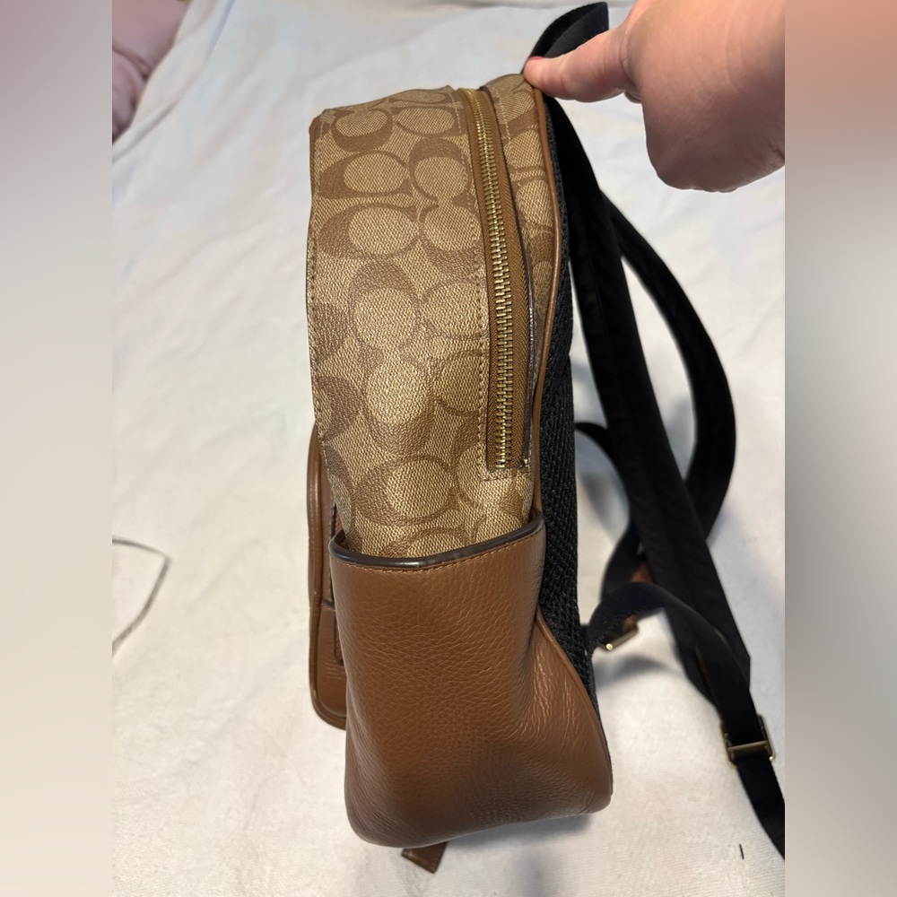 Coach Court Backpack In Signature Canvas - Picture 4 of 16